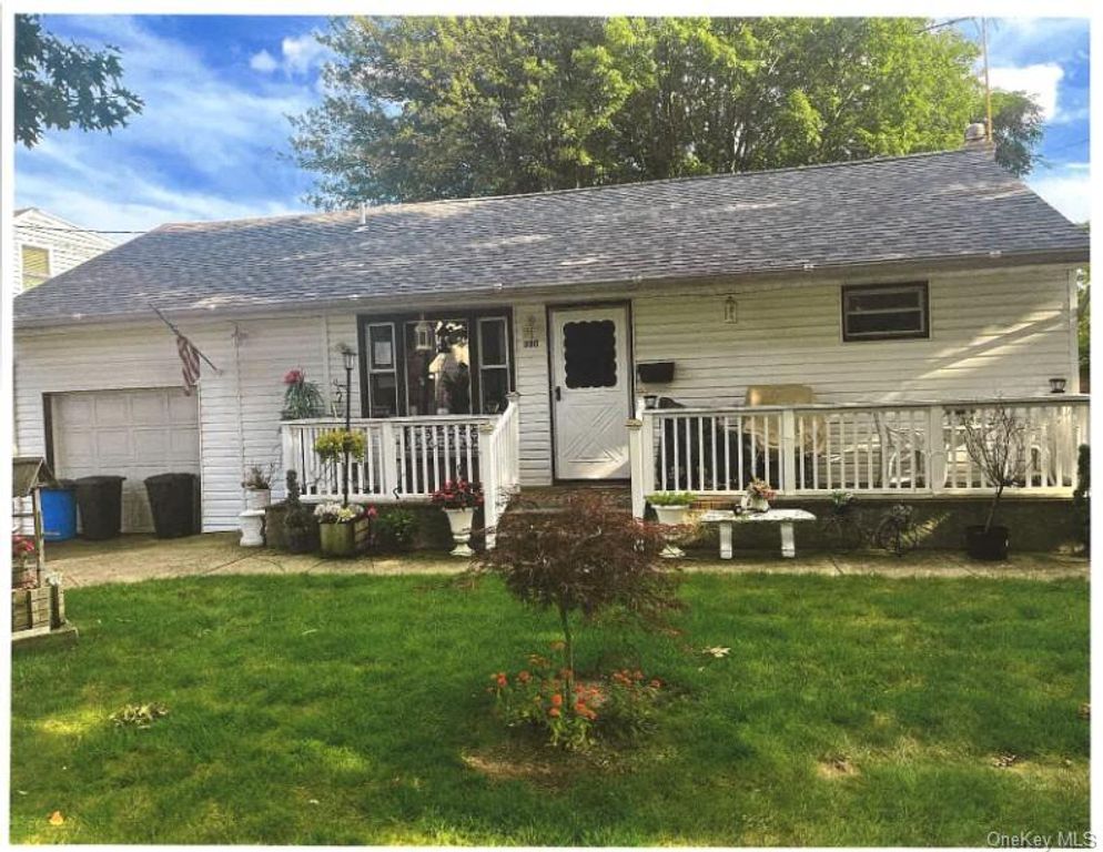 330 Florida Avenue, Copiague, NY 11726 — exterior