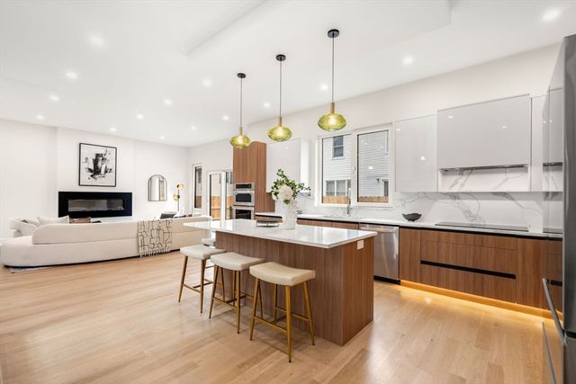 45 River Ave 45, Newton, MA 02464