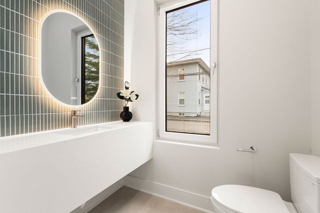 45 River Ave 45, Newton, MA 02464