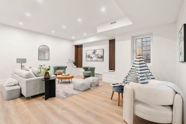 45 River Ave 45, Newton, MA 02464