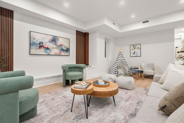 45 River Ave 45, Newton, MA 02464