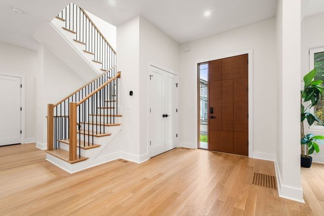 45 River Ave 45, Newton, MA 02464