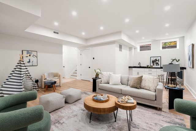 45 River Ave 45, Newton, MA 02464