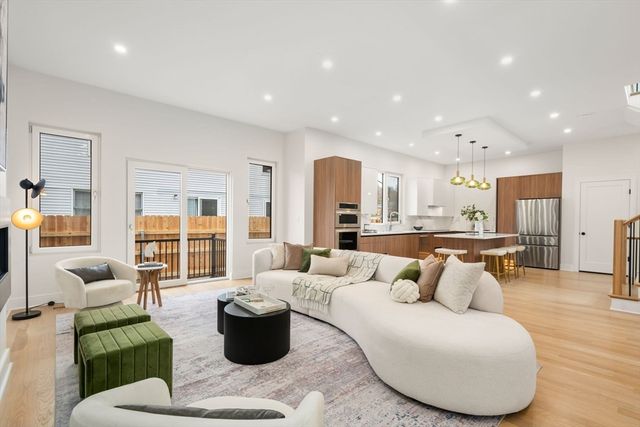 45 River Ave 45, Newton, MA 02464