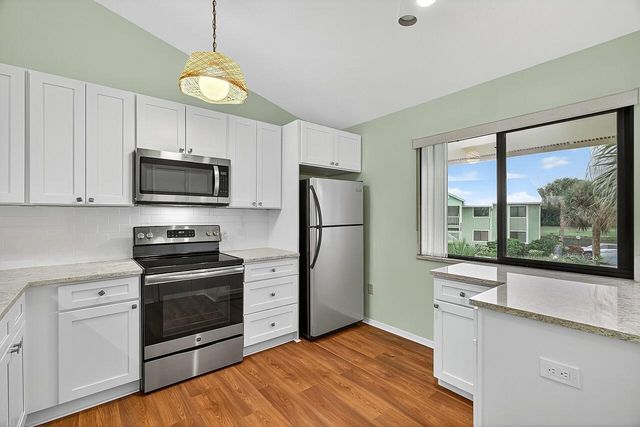 5720 Pelican Pointe Drive 3, Sebastian, FL 32958