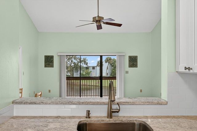 5720 Pelican Pointe Drive 3, Sebastian, FL 32958