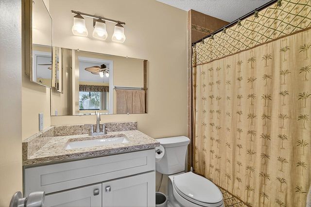 5720 Pelican Pointe Drive 3, Sebastian, FL 32958