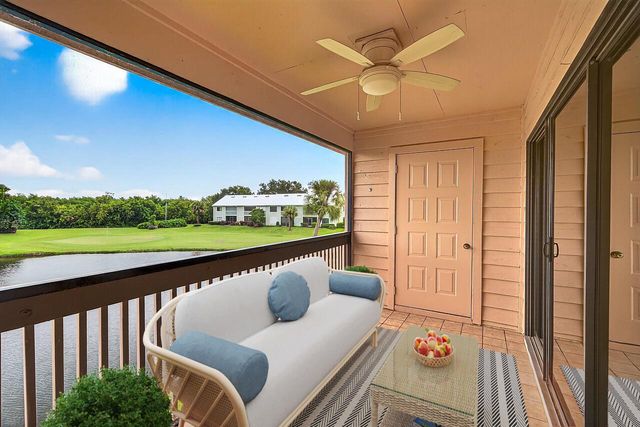 5720 Pelican Pointe Drive 3, Sebastian, FL 32958