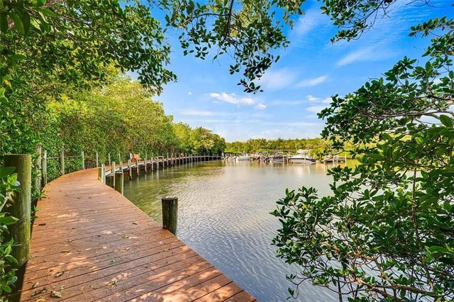 5720 Pelican Pointe Drive 3, Sebastian, FL 32958