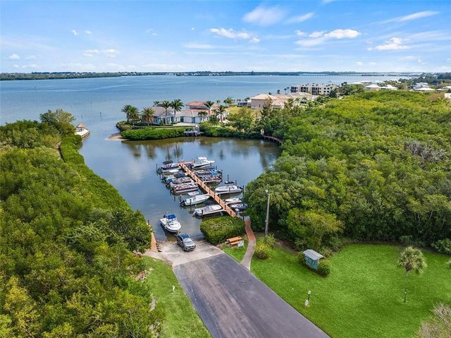 5720 Pelican Pointe Drive 3, Sebastian, FL 32958