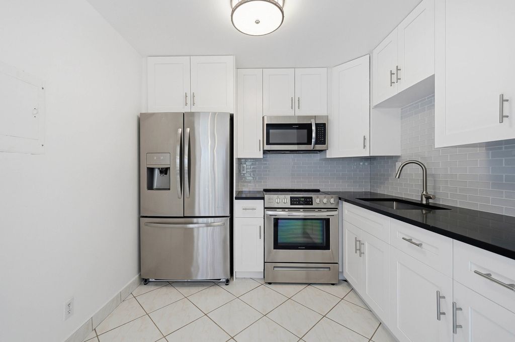249 Burgundy F, Delray Beach, FL 33484