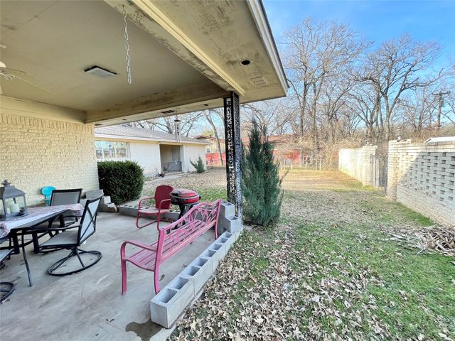 14 Robinhood Lane, Bridgeport, TX 76426