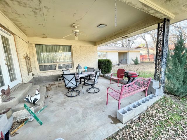 14 Robinhood Lane, Bridgeport, TX 76426