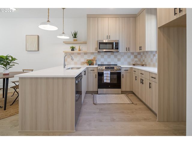 4512 Ne WYGANT St, Portland, OR 97218