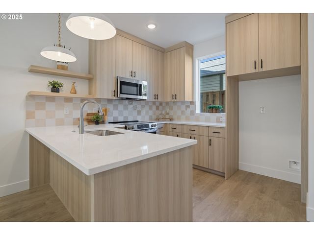 4512 Ne WYGANT St, Portland, OR 97218