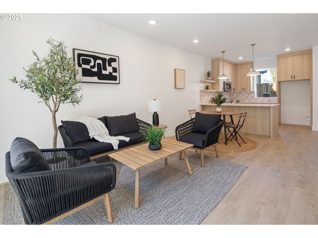 4512 Ne WYGANT St, Portland, OR 97218