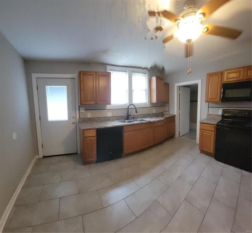 215 Summit Avenue, Glen Carbon, IL 62034