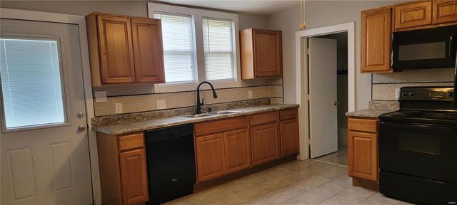 215 Summit Avenue, Glen Carbon, IL 62034