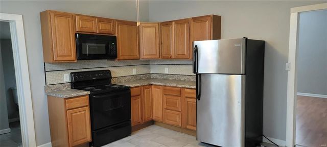 215 Summit Avenue, Glen Carbon, IL 62034