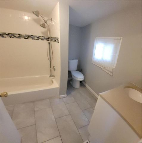 215 Summit Avenue, Glen Carbon, IL 62034