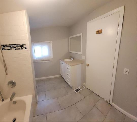 215 Summit Avenue, Glen Carbon, IL 62034