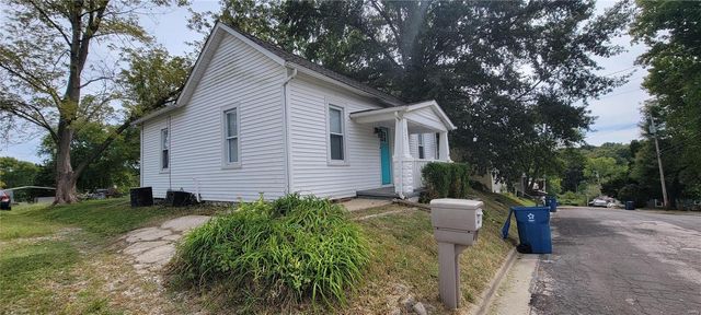 215 Summit Avenue, Glen Carbon, IL 62034