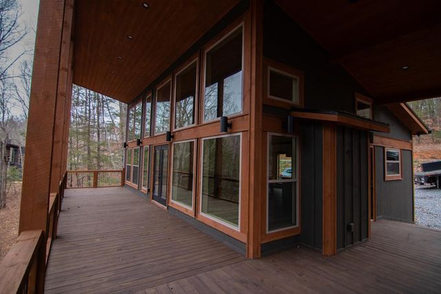 1990 Big Creek, Blue Ridge, GA 30513