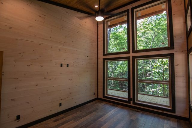 1990 Big Creek, Blue Ridge, GA 30513