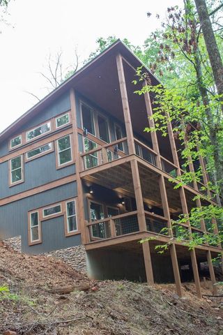 1990 Big Creek, Blue Ridge, GA 30513