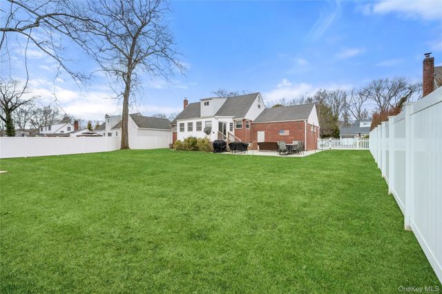 44 Robinson Street, Shoreham, NY 11786