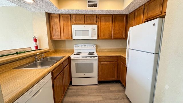 9811 Walnut Street F201, Dallas, TX 75243