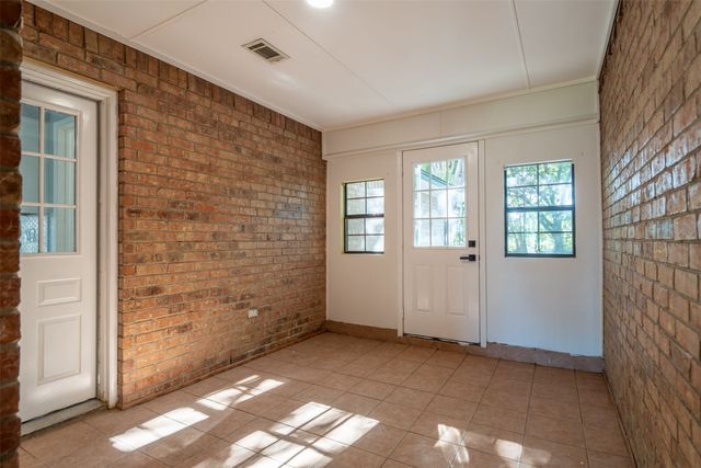 149 Lassetter Drive, Red Oak, TX 75154