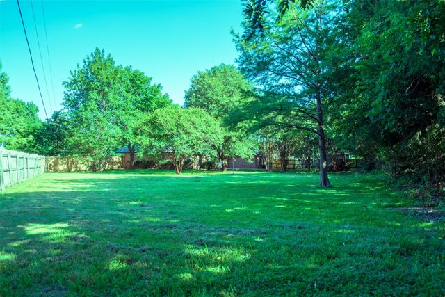 149 Lassetter Drive, Red Oak, TX 75154