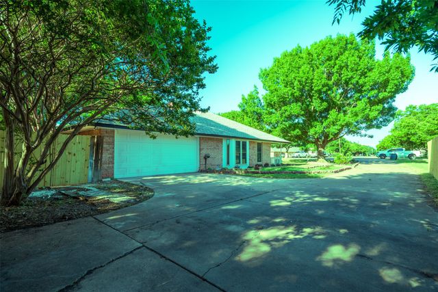 149 Lassetter Drive, Red Oak, TX 75154