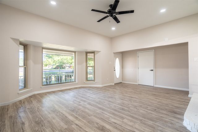 149 Lassetter Drive, Red Oak, TX 75154