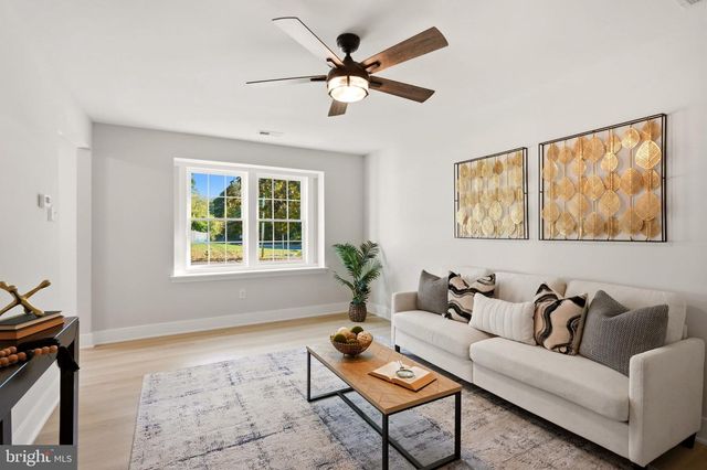 18 OLD MILL RD, Sewell, NJ 08080