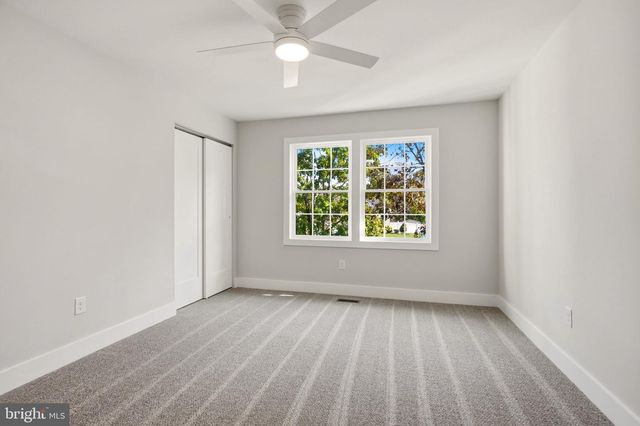 18 OLD MILL RD, Sewell, NJ 08080
