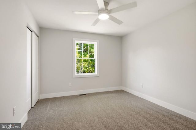 18 OLD MILL RD, Sewell, NJ 08080
