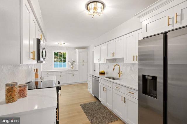 18 OLD MILL RD, Sewell, NJ 08080