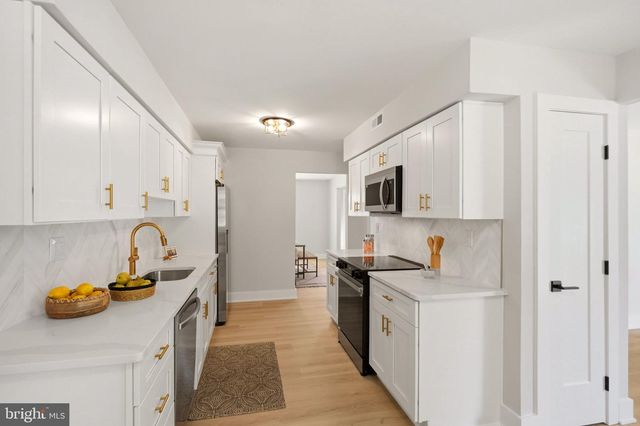 18 OLD MILL RD, Sewell, NJ 08080