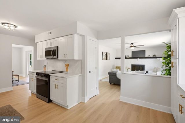 18 OLD MILL RD, Sewell, NJ 08080