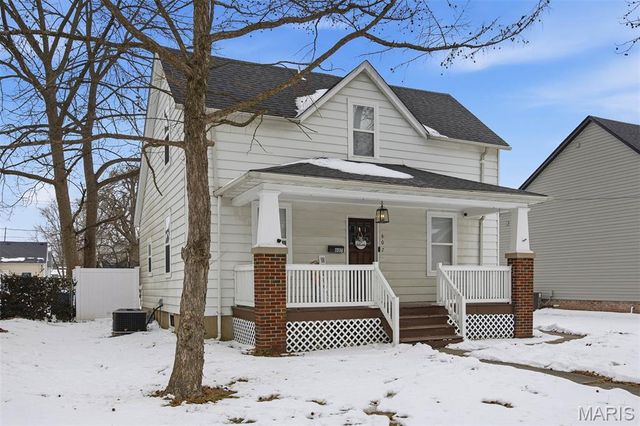 607 Pine Street, Highland, IL 62249