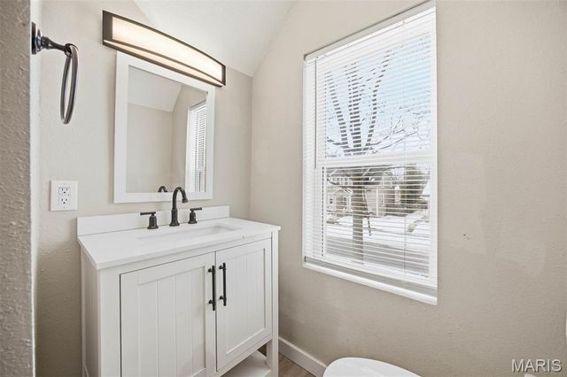 607 Pine Street, Highland, IL 62249