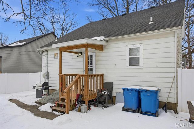 607 Pine Street, Highland, IL 62249