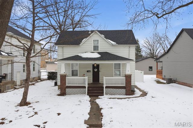 607 Pine Street, Highland, IL 62249