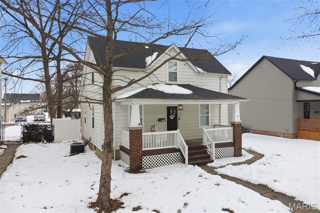 607 Pine Street, Highland, IL 62249