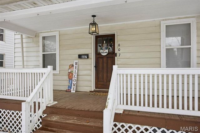 607 Pine Street, Highland, IL 62249