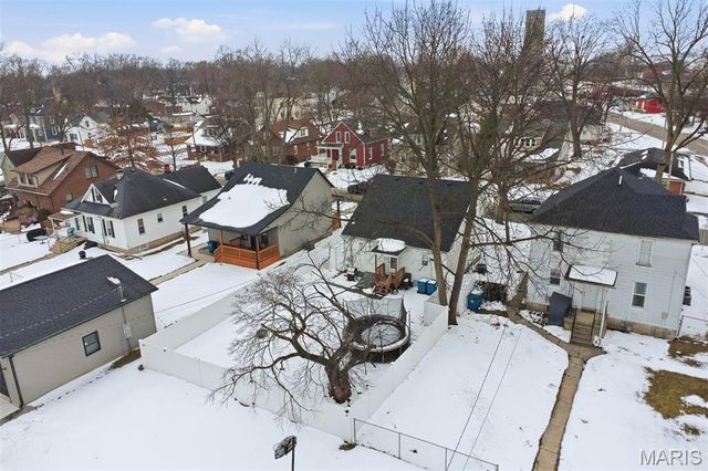 607 Pine Street, Highland, IL 62249