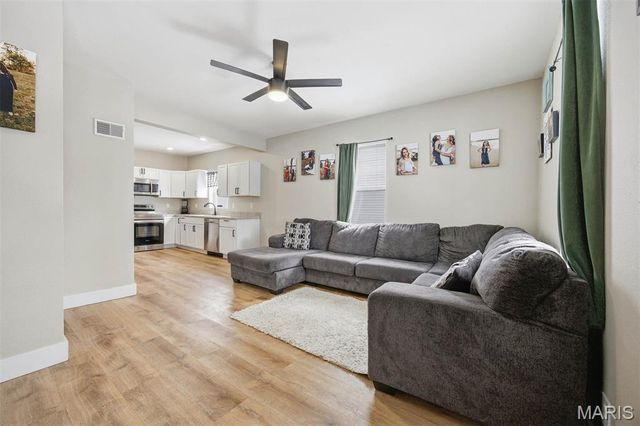 607 Pine Street, Highland, IL 62249