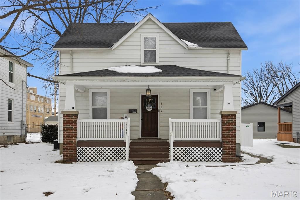 607 Pine Street, Highland, IL 62249